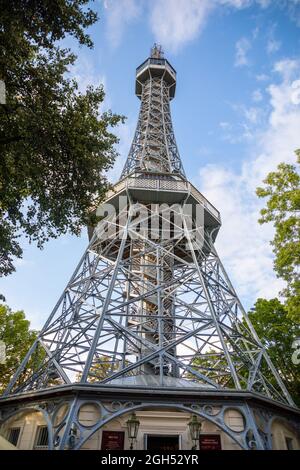 Petrin Aussichtsturm, der kleine eiffelturm auf Petrin Hügel, Prag, Tschechische Republik Stockfoto