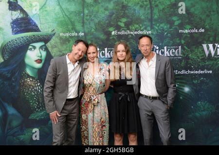 Hamburg der 05.09.2021 - Gerrit Brau mit Ehefrau Johanna, und Johanna die Tochter von Frederik Braun zu Gast bei der Deutschlandpremiere des Musicals ' Stockfoto