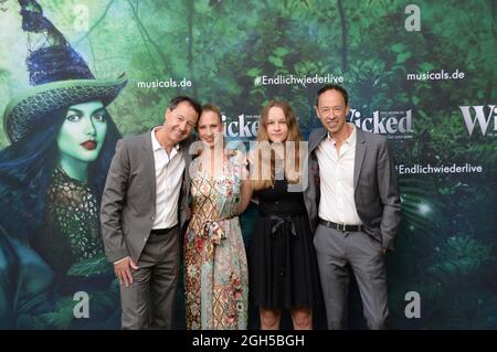 Hamburg der 05.09.2021 - Gerrit Brau mit Ehefrau Johanna, und Johanna die Tochter von Frederik Braun zu Gast bei der Deutschlandpremiere des Musicals ' Stockfoto