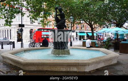 Der Venusbrunnen in Sloane Square, Chelsea, London, Großbritannien Stockfoto