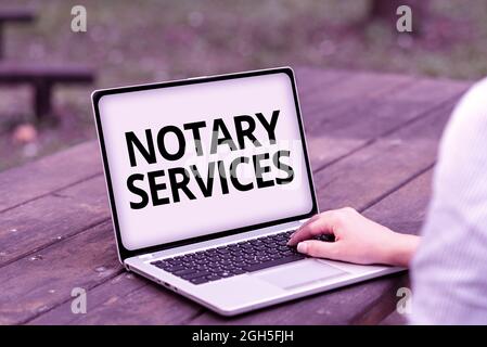 Textschild mit Notardiensten. Wort für Dienste, die von einem staatlich beauftragten Notar erbracht werden, öffentliche sprach- und Videoanrufe verbinden sich Stockfoto