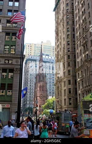 New York, USA - 5. August 2014: St Paul's Chapel von der Cedar Street aus gesehen Stockfoto