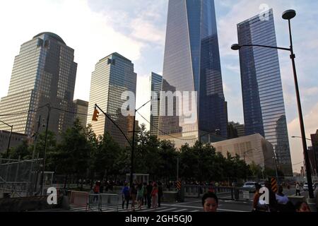 New York City, USA, One World Trade Center und Gebäude in der Nähe des National September 11 Memorial, 8. August 2017 Stockfoto