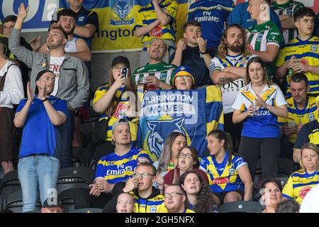 Newcastle, Großbritannien. September 2021. Die Warrington Wolves Fans genießen das Spiel am Magic Weekend in Newcastle, Vereinigtes Königreich am 9/5/2021. (Foto von Simon Whitehead/News Images/Sipa USA) Quelle: SIPA USA/Alamy Live News Stockfoto