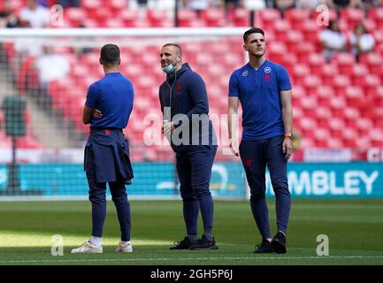 Der englische Mason Mount (links), Luke Shaw (Mitte) und Declan Riff vor dem Qualifikationsspiel der FIFA-Weltmeisterschaft 2022 im Wembley Stadium, London. Bilddatum: Sonntag, 5. September 2021. Stockfoto