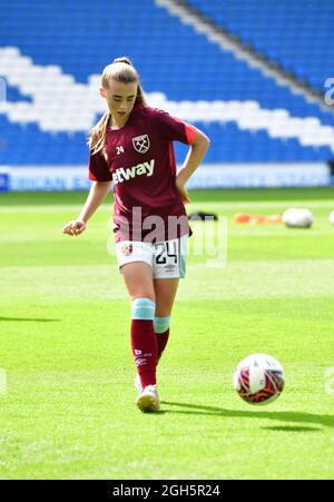 Brighton, Großbritannien. September 2021. Brooke Cairns von West Ham United erwärmt sich vor dem FA Women's Super League-Spiel zwischen Brighton & Hove Albion Women und West Ham United Ladies am 5. September 2021 im Amex Stadium in Brighton, Großbritannien. (Foto von Jeff Mood/phcimages.com) Quelle: PHC Images/Alamy Live News Stockfoto