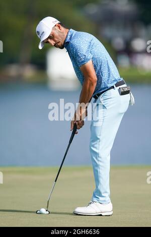 Atlanta, Georgia, USA. September 2021. Abraham ancer platzt das 15. Grün während der dritten Runde der Tour Championship 2021 im East Lake Golf Club. (Bild: © Debby Wong/ZUMA Press Wire) Stockfoto