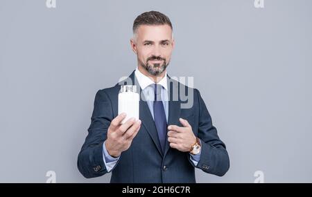 Healthcare Business rules. Man nimmt Medikamente. Medizinische Investitionen. Chef Steigerung der Produktivität. Stockfoto