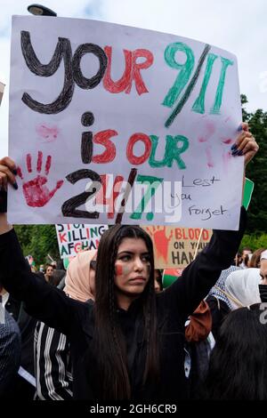 Anti-Taliban-Afghanen marschierten durch London, verraten durch den Abzug der USA und des Vereinigten Königreichs aus Afghanistan. Ende des Stellvertreterkrieges, Ende der Morde und Sanktion Pakistans. 28.08.2021 Stockfoto