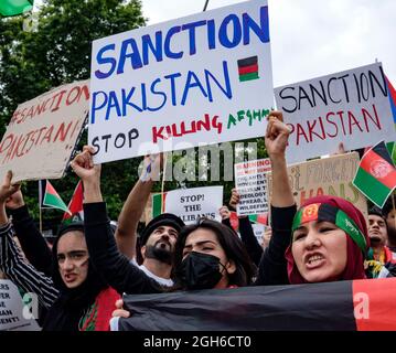 Anti-Taliban-Afghanen marschierten durch London, verraten durch den Abzug der USA und des Vereinigten Königreichs aus Afghanistan. Ende des Stellvertreterkrieges, Ende der Morde und Sanktion Pakistans. 28.08.2021 Stockfoto