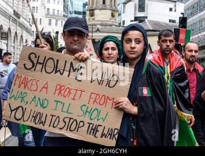 Anti-Taliban-Afghanen marschierten durch London, verraten durch den Abzug der USA und des Vereinigten Königreichs aus Afghanistan. Ende des Stellvertreterkrieges, Ende der Morde und Sanktion Pakistans. 28.08.2021 Stockfoto