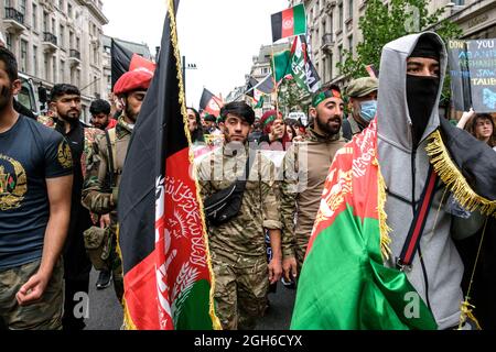 Anti-Taliban-Afghanen marschierten durch London, verraten durch den Abzug der USA und des Vereinigten Königreichs aus Afghanistan. Ende des Stellvertreterkrieges, Ende der Morde und Sanktion Pakistans. 28.08.2021 Stockfoto