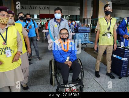 Neu-Delhi, Indien. September 2021. NEU-DELHI, INDIEN - 5. SEPTEMBER: Indische Athleten, die von den Paralympics in Tokio zurückkehrten, treffen am 5. September 2021 in Neu-Delhi, Indien, am Flughafen Terminal 3 ein. (Foto: Sanchit Khanna/Hindustan Times/Sipa USA) Quelle: SIPA USA/Alamy Live News Stockfoto