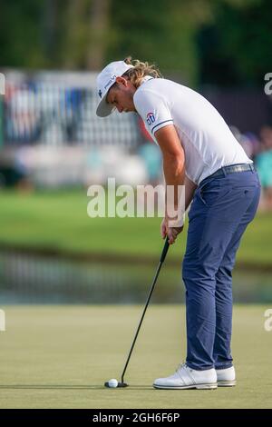 Atlanta, Georgia, USA. September 2021. Cameron Smith setzt das 15. Grün während der dritten Runde der Tour Championship 2021 im East Lake Golf Club. (Bild: © Debby Wong/ZUMA Press Wire) Stockfoto