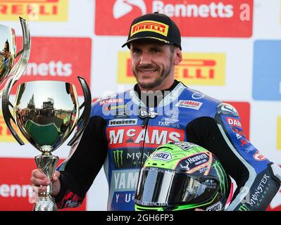 Snetterton Circuit, Norwich, Großbritannien. September 2021. Jason O'Halloran McAMS Yamaha mit Trophywährend der Runde 7 der 2021 Bennetts British Superbike (BSB) Championship auf dem Snetterton Circuit, Norwich, England am 3-5. September 2021. Foto von Ian Hopgood. Quelle: Prime Media Images/Alamy Live News Stockfoto