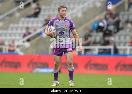 Newcastle, Großbritannien. September 2021. Matt Parcell (9) von Hull KR mit dem Ball in Newcastle, Vereinigtes Königreich am 9/5/2021. (Foto von Simon Whitehead/News Images/Sipa USA) Quelle: SIPA USA/Alamy Live News Stockfoto