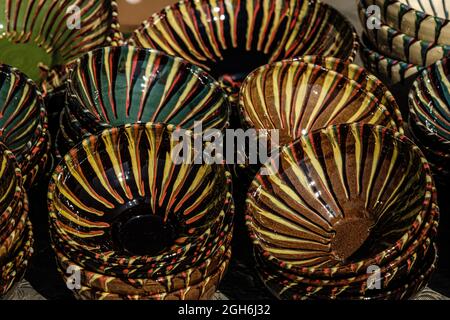 Sibiu City, Rumänien - 05. September 2021. Traditionelle rumänische handgemachte Keramik-Markt auf der Töpfermesse aus Sibiu, Rumänien Stockfoto