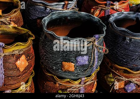 Sibiu City, Rumänien - 05. September 2021. Traditionelle rumänische handgemachte Keramik-Markt auf der Töpfermesse aus Sibiu, Rumänien Stockfoto
