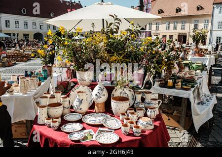 Sibiu City, Rumänien - 05. September 2021. Traditionelle rumänische handgemachte Keramik-Markt auf der Töpfermesse aus Sibiu, Rumänien Stockfoto