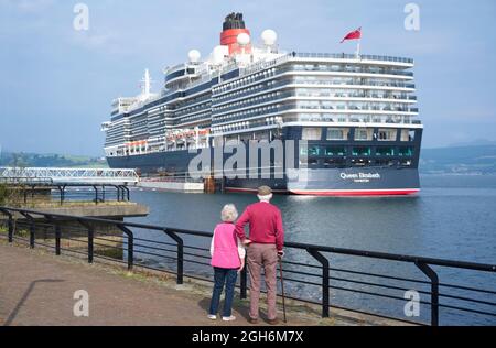 Greenock, Schottland, Großbritannien, 5. September 2021, Queen Elizabeth Hamilton Passagierschiff während einer Kreuzfahrt mit Touristen, die nach Greenock reisen Stockfoto