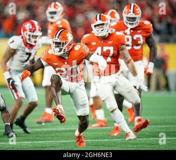 04. September 2021: Clemson Tigers Eckpfeiler Andrew Booth Jr. (23) feiert nach einem erfolgreichen Stopp während der zweiten Hälfte des Dukes Mayo Classic zwischen Georgia und Clemson im Bank of America Stadium in Charlotte, North Carolina. Rusty Jones/Cal Sport Media Stockfoto