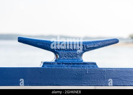 Nabrico warf Stahlkegel auf einem Boot Stockfoto