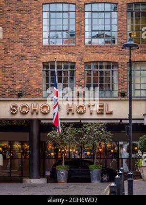 Das Soho Hotel auf der Richmond Mews, Soho, London. Boutique Hotel in einem ehemaligen Lagerhaus Gebäude im Herzen von Londons Soho Entertainment District. Stockfoto