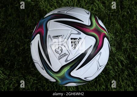 Serravalle, Italien, 5. September 2021. Ein offizieller Adidas Conext-Matchball für europäische Qualifikationsspiele während des FIFA-WM-Qualifikationsspiel im San Marino Stadium, Serravalle. Bildnachweis sollte lauten: Jonathan Moscrop / Sportimage Kredit: Sportimage/Alamy Live News Stockfoto