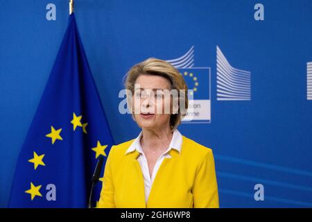 Presseerklärung der Präsidentin der Europäischen Kommission Ursula von der Leyenand. Brüssel. Stockfoto