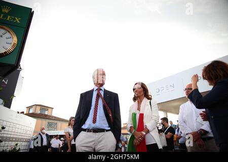 GIOVANNI MALAGO UND LAVINIA BIAGIOTTI WÄHREND DER 2. RUNDE DER DS AUTOMOBILES 78. ITALIENISCHE GOLF-ERÖFFNUNG IM MARCO SIMONE GOLF CLUB AM 05. SEPTEMBER 2021 IN ROM ITALIEN Stockfoto