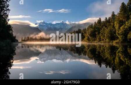 Lake Matheson Sonnenaufgang, Westküste, Südinsel, Neuseeland Stockfoto