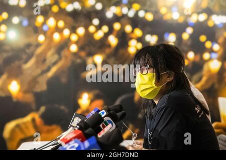 Hongkong, China. September 2021. Die Vizevorsitzenden der Allianz Hongkong zur Unterstützung der patriotischen demokratischen Bewegungen Chinas Chow Hang-Tung hat es abgelehnt, öffentlich der Polizei bei der Informationsanfrage über ihre Mitgliedschaft, Finanzen und Operationen zu folgen. Als die Nationale Sicherheitspolizei den Organisator hinter der 4. Juni-Vigil am 25. August aufforderte, Informationen zu befolgen oder Konsequenzen zu ziehen, warnte das Sicherheitsbüro die Allianz außerdem davor, „sofort zurückzukehren, bevor es zu spät ist“. Kredit: SOPA Images Limited/Alamy Live Nachrichten Stockfoto