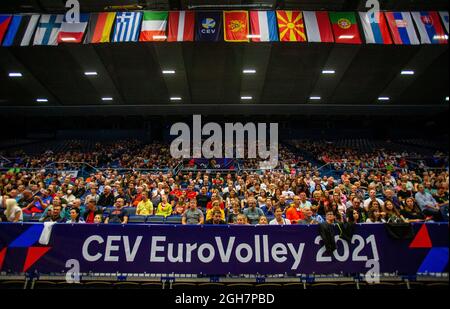 Ostrava, Tschechische Republik. September 2021. Die Fans werden während der Volleyball-Europameisterschaft der Männer 2021 (CEV EuroVolley), B-Gruppenspiel: Tschechische Republik gegen Slowenien, am 3. September 2021, in Ostrava, Tschechische Republik, gesehen. Kredit: Vladimir Prycek/CTK Foto/Alamy Live Nachrichten Stockfoto