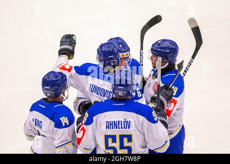 Trinec, Tschechische Republik. September 2021. Leksands IF-Spieler feiern ein Tor während der Champions Hockey League (CHL), einem europäischen Eishockeyturnier, am 4. September 2021 in Trinec, Tschechien, im Spiel HC Ocelari Trinec (Tschechisch) gegen Leksands IF (Schweden). Kredit: Vladimir Prycek/CTK Foto/Alamy Live Nachrichten Stockfoto