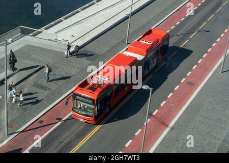 Erhöhte Ansicht eines Elektrobusses in Oslo, Norwegen, Europa Stockfoto