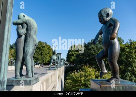 Bronzestatuen des norwegischen Bildhauers Gustav Vigeland im Frogner Park in Oslo, Norwegen Stockfoto