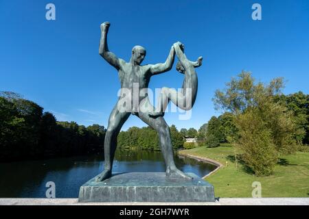 Bronzestatue des Bildhauers Gustav Vigeland im Frogner Park in Oslo, Norwegen Stockfoto