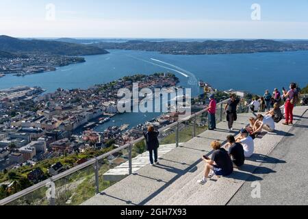 Blick von Bergen aus der Vogelperspektive vom Berg Fløyen, Norwegen, Europa Stockfoto