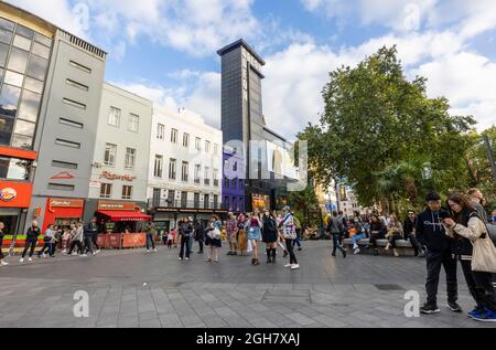 Das Odeon Luxe Leicester Square Kino Gebäude Turm in Leicester Square im West End von London, City of Westminster WC2 Stockfoto