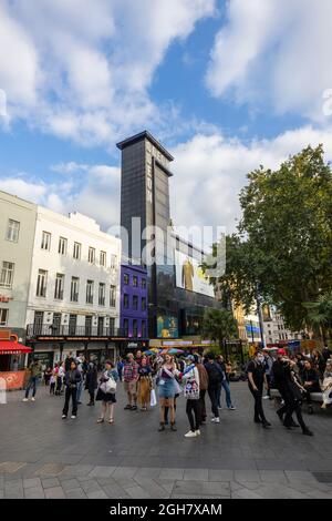 Das Odeon Luxe Leicester Square Kino Gebäude Turm in Leicester Square im West End von London, City of Westminster WC2 Stockfoto