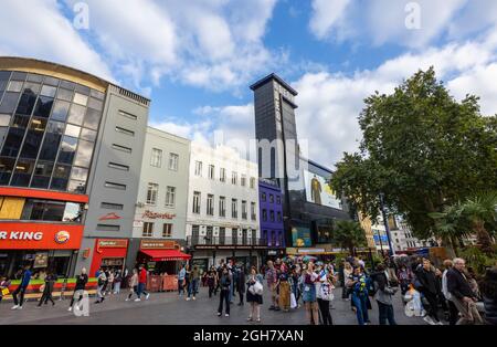 Das Odeon Luxe Leicester Square Kino Gebäude Turm in Leicester Square im West End von London, City of Westminster WC2 Stockfoto