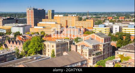 Panorama des Theaters und des Krankenhauses im Stadtzentrum von Groningen, Niederlande Stockfoto