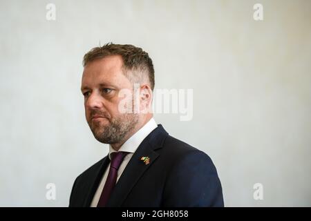 RIGA, LETTLAND. September 2021. Edgars Rinkevics, Außenminister Lettlands, trifft Thomas Byrne (Foto) Staatsminister für europäische Angelegenheiten Irlands, Quelle: Gints Ivuskans/Alamy Live News Stockfoto