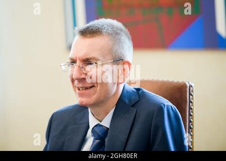 RIGA, LETTLAND. September 2021. Der lettische Außenminister Edgars Rinkevics (auf dem Foto) trifft sich mit Thomas Byrne, dem irischen Staatsminister für europäische Angelegenheiten, Quelle: Gints Ivuskans/Alamy Live News Stockfoto