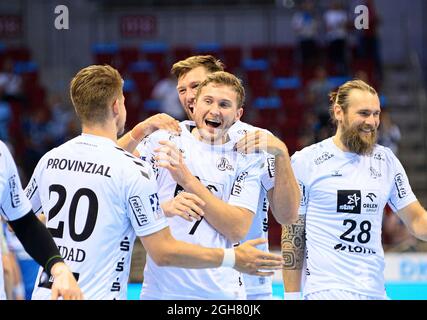 Finaler Jubel KI, links nach rechts Leon CIUDAD BENITEZ (KI), Harald REINKIND (KI), Magnus LANDIN (KI), Pavel HORAK (KI) Handball Super Cup 2021, THW Kiel (KI) - TBV Lemgo Lippe 30:29, am 4. September 2021 in Düsseldorf/Deutschland. Â Stockfoto