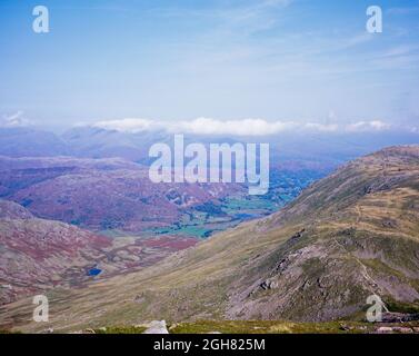 Little Langdale vom Gipfel des Swirl aus gesehen wie mit Greenburn Reservoir und Little Langdale Tarn in der Nähe von Coniston der Lake District Cumbria Stockfoto