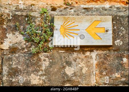 Jakobsweg Signal, Santillana del Mar, Kantabrien, Spanien, Europa Stockfoto