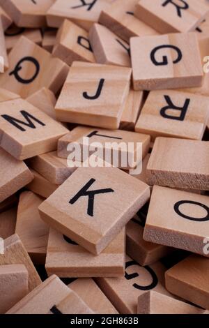 Alphabet Buchstaben auf hölzernen Blockstücken, von oben Stockfoto