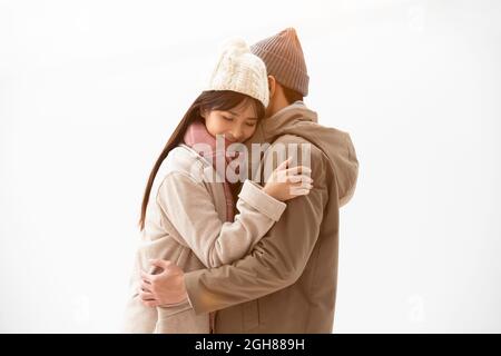 Glückliches junges Paar, umarmen Stockfoto