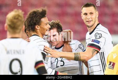 Stuttgart, Deutschland. September 2021. Jonas Hofmann, DFB 23 feiert sein Ziel, glücklich, lachen, feiern, 5-0, Mit Leroy SANE, DFB 19 Niklas Süle, Suele, DFB 15 im Spiel DEUTSCHLAND - ARMENIEN Qualifikation zur WM 2022, WM Quali, Saison 2021/2022, 5. September 2021 in Stuttgart, Deutschland. (Armenien) Quelle: Peter Schatz/Alamy Live News Stockfoto